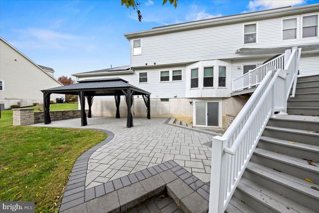 304 HIALEAH DR, Mount Laurel, NJ 08054