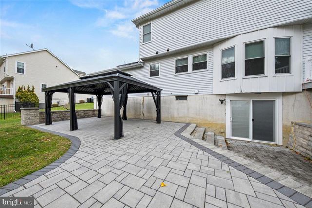 304 HIALEAH DR, Mount Laurel, NJ 08054