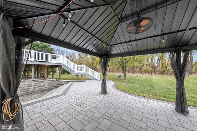 304 HIALEAH DR, Mount Laurel, NJ 08054