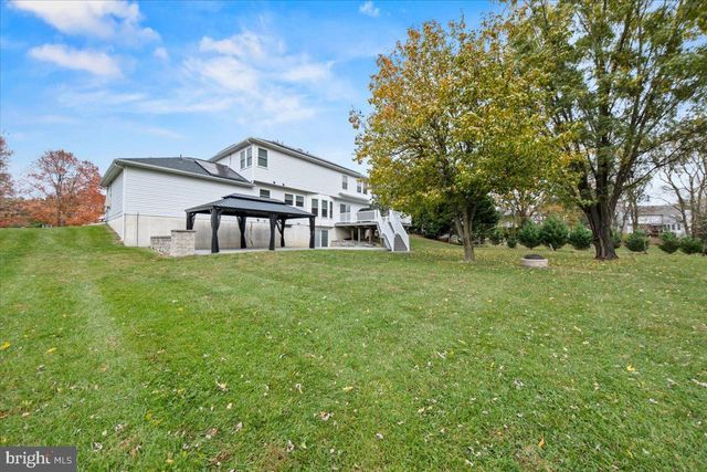 304 HIALEAH DR, Mount Laurel, NJ 08054