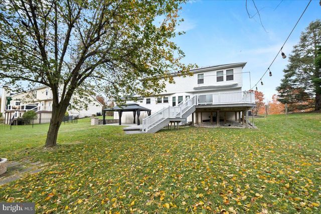 304 HIALEAH DR, Mount Laurel, NJ 08054