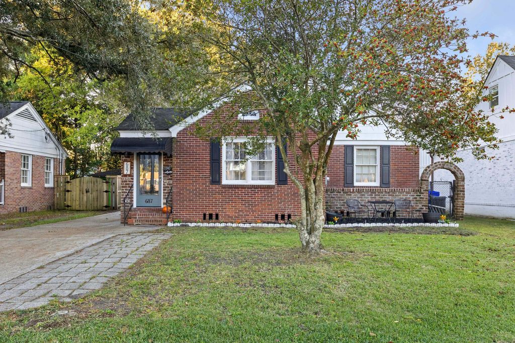 687 Savannah Highway, Charleston, SC 29407