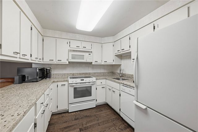 1500 COCHRAN ROAD 703, Scott Twp, PA 15243