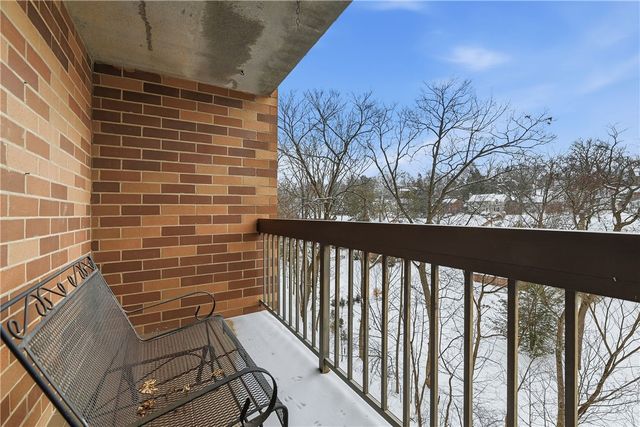 1500 COCHRAN ROAD 703, Scott Twp, PA 15243