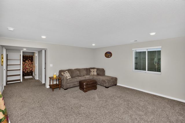 2116 NW 44th Street, Ankeny, IA 50023