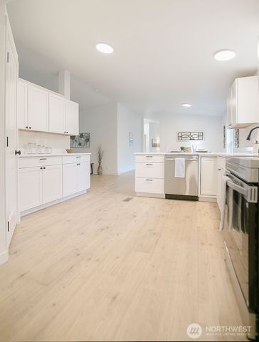 27 Line Drive, Kelso, WA 98626