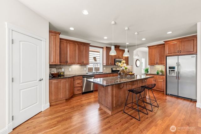 810 5th Avenue NW, Issaquah, WA 98027