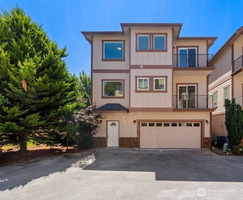 810 5th Avenue NW, Issaquah, WA 98027