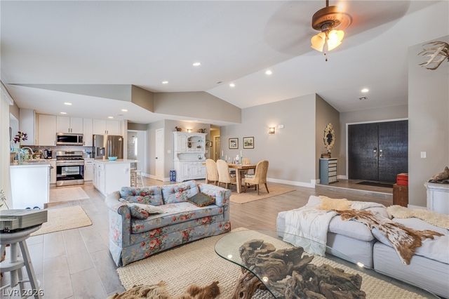 3249 Palmdesert Way, Las Vegas, NV 89120