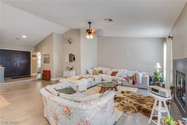 3249 Palmdesert Way, Las Vegas, NV 89120