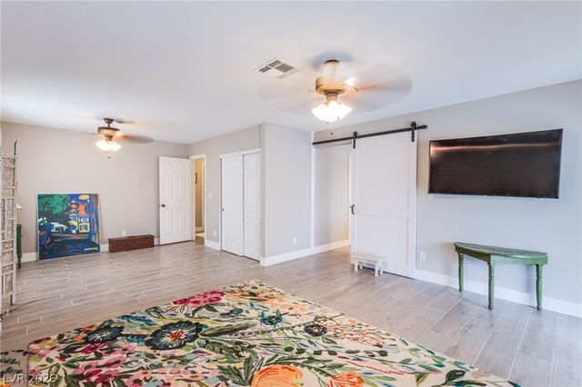 3249 Palmdesert Way, Las Vegas, NV 89120