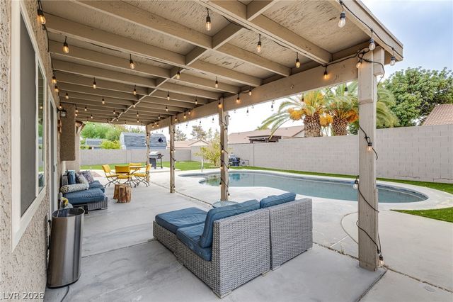 3249 Palmdesert Way, Las Vegas, NV 89120