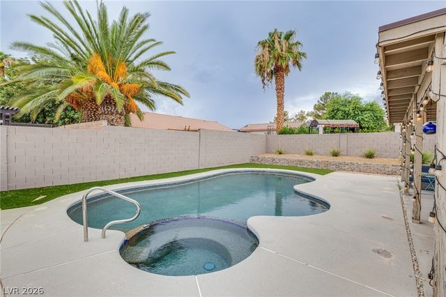 3249 Palmdesert Way, Las Vegas, NV 89120