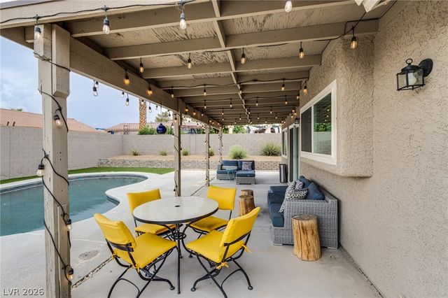 3249 Palmdesert Way, Las Vegas, NV 89120