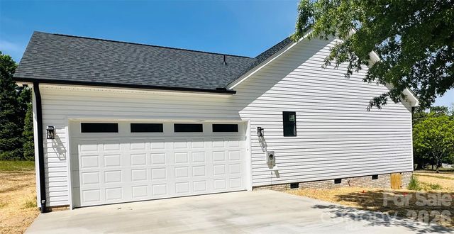 417 E 2nd Street, Faith, NC 29041
