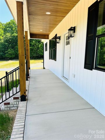 417 E 2nd Street, Faith, NC 29041