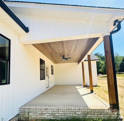 417 E 2nd Street, Faith, NC 29041