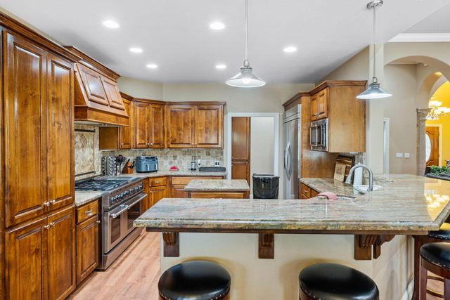 1928 S Shirk Road, Visalia, CA 93277