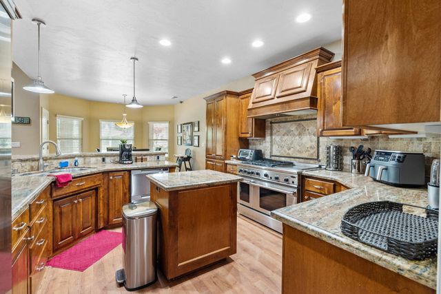 1928 S Shirk Road, Visalia, CA 93277