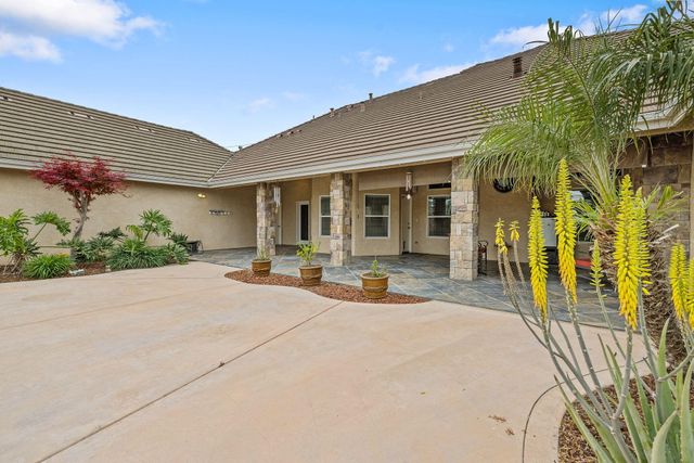 1928 S Shirk Road, Visalia, CA 93277