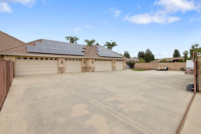 1928 S Shirk Road, Visalia, CA 93277