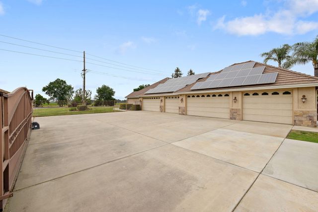 1928 S Shirk Road, Visalia, CA 93277