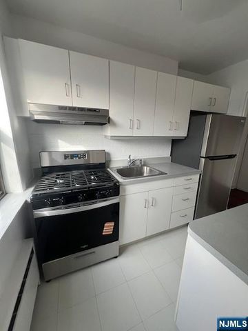 3041 Edwin Avenue 4A, Fort Lee, NJ 07024