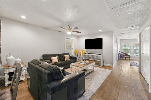 3123 Arizona Avenue, Dallas, TX 75216