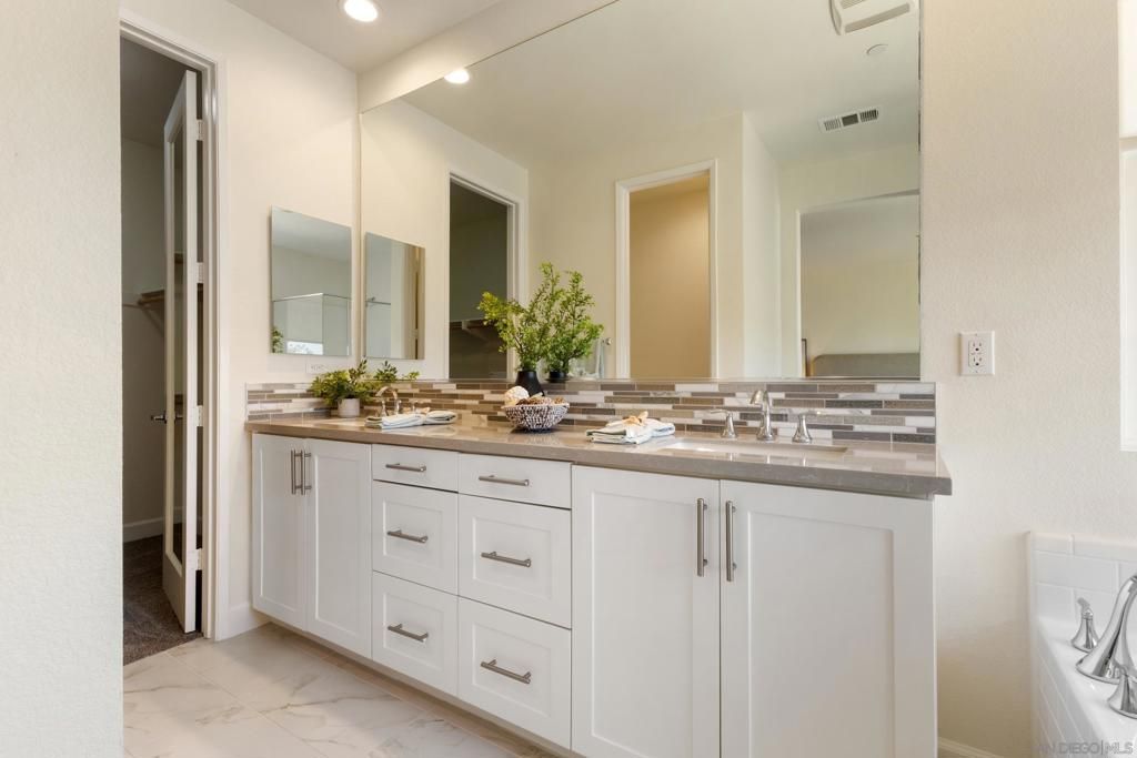 Image 19 of property listing at 3356 Campo Azul, Carlsbad, CA 92010