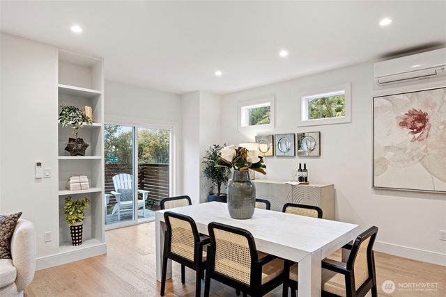 8001 25th Avenue NW, Seattle, WA 98117