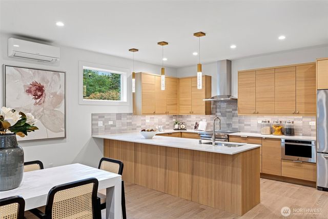 8001 25th Avenue NW, Seattle, WA 98117