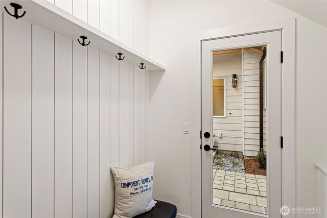 8001 25th Avenue NW, Seattle, WA 98117