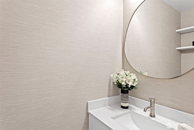 8001 25th Avenue NW, Seattle, WA 98117