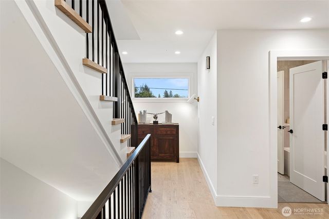 8001 25th Avenue NW, Seattle, WA 98117