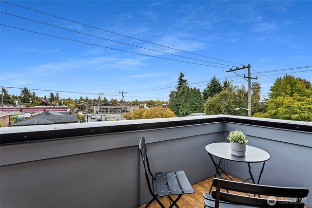 8001 25th Avenue NW, Seattle, WA 98117