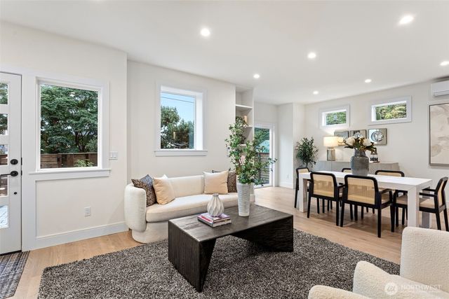 8001 25th Avenue NW, Seattle, WA 98117