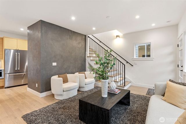 8001 25th Avenue NW, Seattle, WA 98117