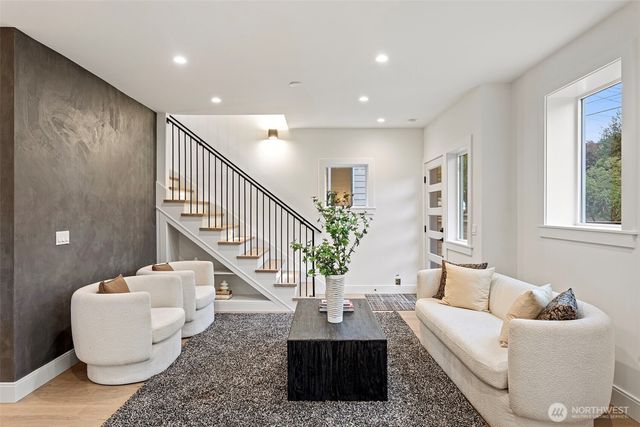 8001 25th Avenue NW, Seattle, WA 98117