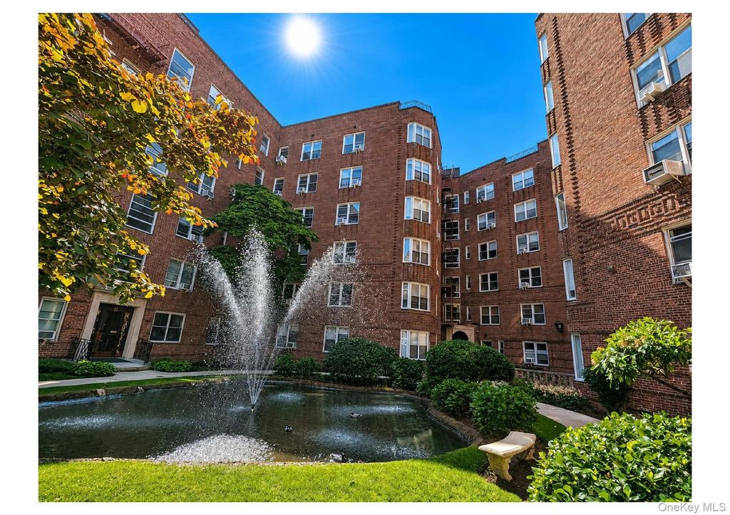 73-12 35th Avenue E3, Jackson Heights, NY 11372 — exterior
