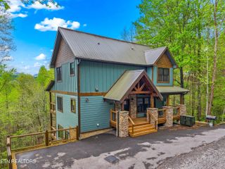 5276 Riversong Way, Sevierville, TN 37876