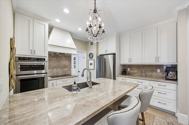 2555 Bering Drive 11, Houston, TX 77057