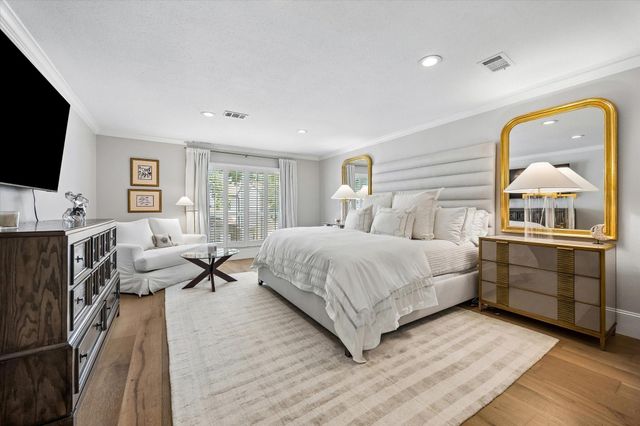 2555 Bering Drive 11, Houston, TX 77057
