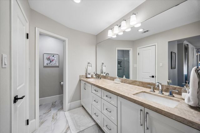 2555 Bering Drive 11, Houston, TX 77057