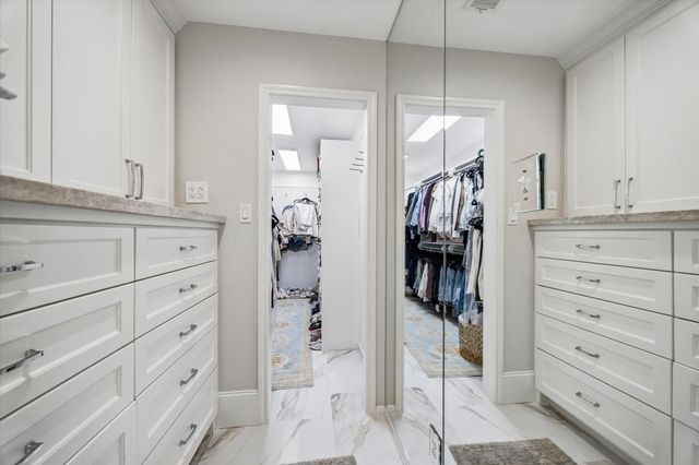 2555 Bering Drive 11, Houston, TX 77057
