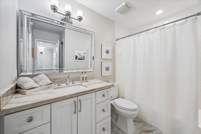2555 Bering Drive 11, Houston, TX 77057