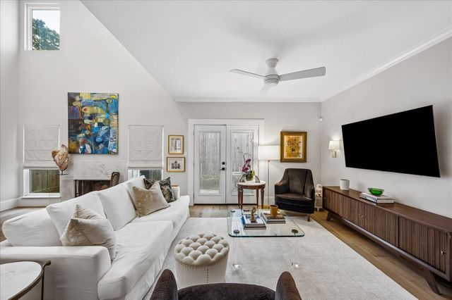 2555 Bering Drive 11, Houston, TX 77057