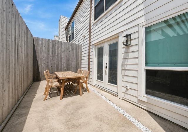 2555 Bering Drive 11, Houston, TX 77057