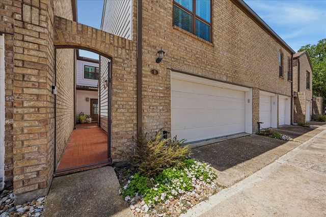 2555 Bering Drive 11, Houston, TX 77057