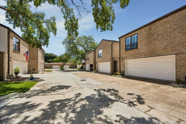 2555 Bering Drive 11, Houston, TX 77057
