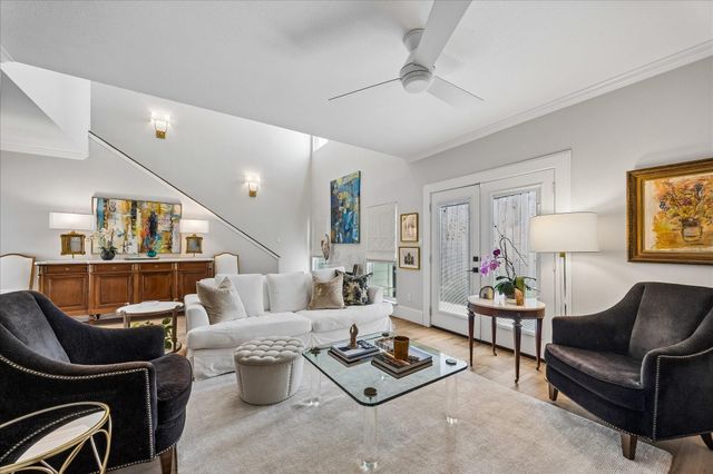 2555 Bering Drive 11, Houston, TX 77057